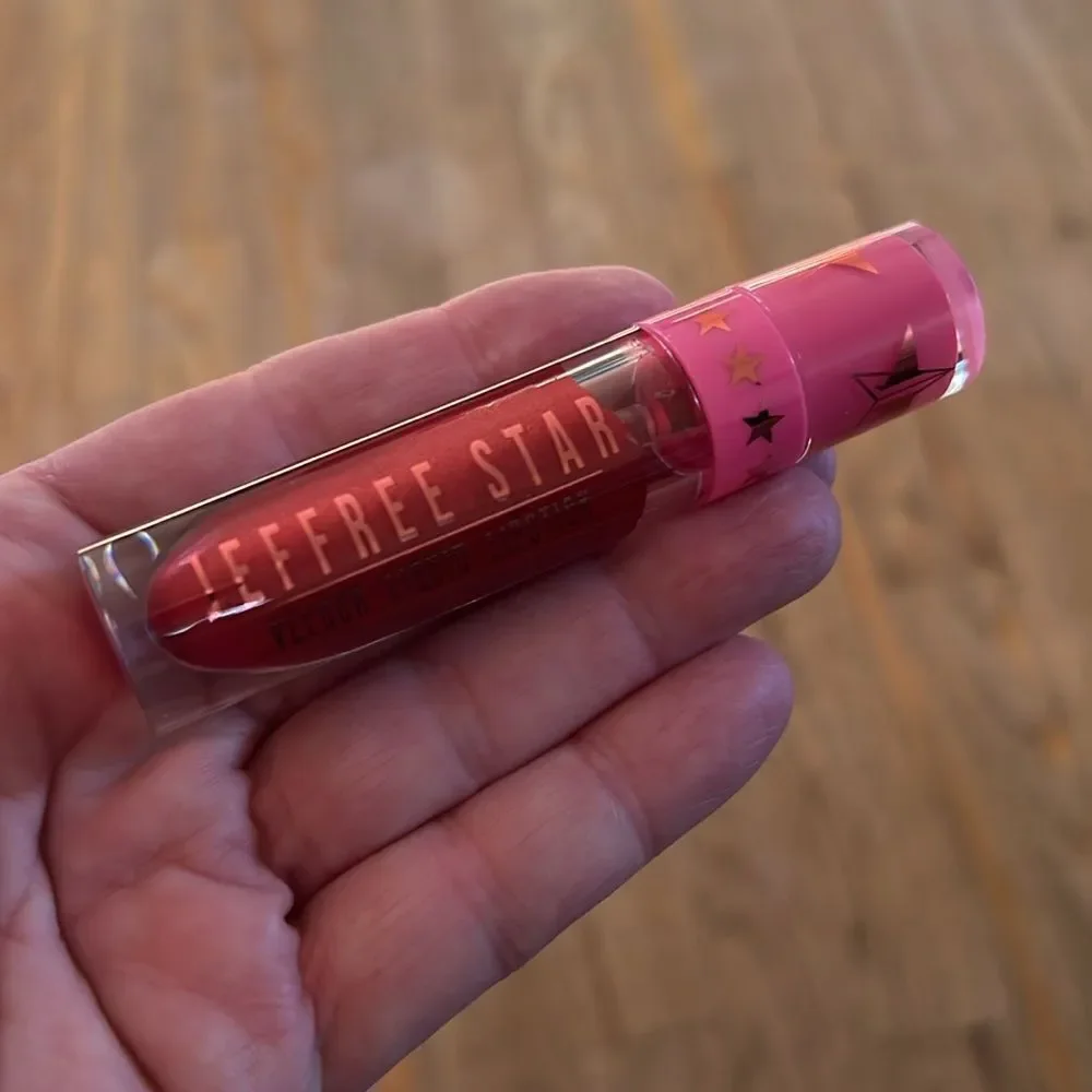 Jeffree Star Velour Liquid Lipst POINTSETTIA